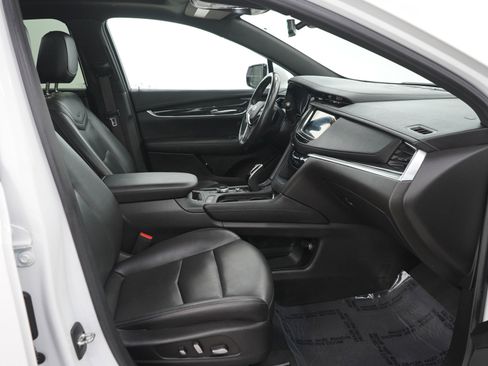 Used 2022 Cadillac XT5 Premium Luxury image 13