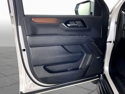 Used 2025 GMC Yukon XL Denali w/ LPO, Floor Liner Package AWD/4WD image 21