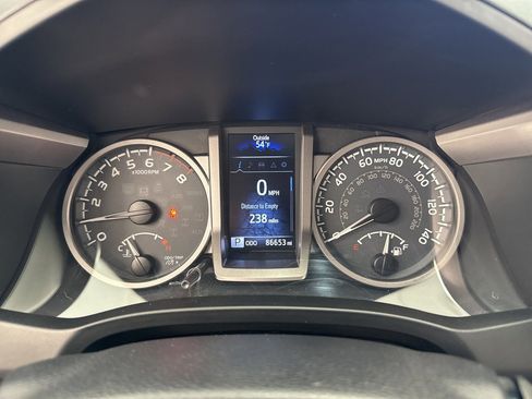 Certified 2017 Toyota Tacoma SR5 image 17