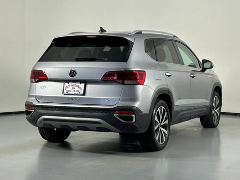Used 2022 Volkswagen Taos SE w/ Panoramic Sunroof Package AWD/4WD image 7