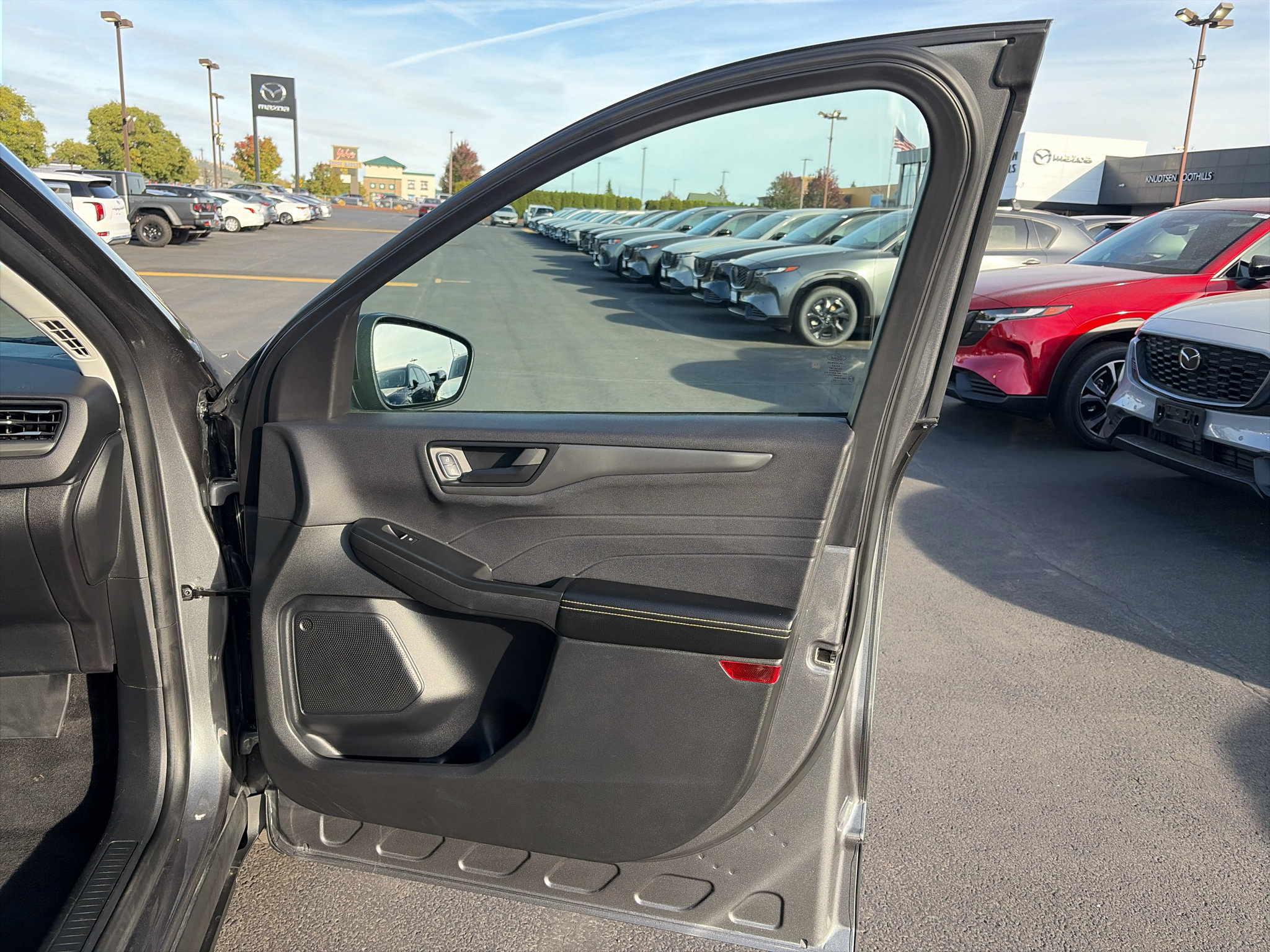 Used 2025 Ford Escape Active AWD/4WD image 17