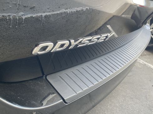 Used 2024 Honda Odyssey EX-L image 3