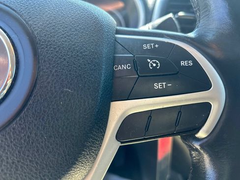 Used 2016 Jeep Cherokee Trailhawk w/ Leather Interior Group AWD/4WD image 28
