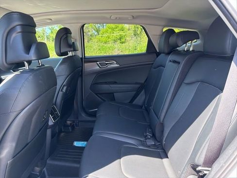 Used 2025 Kia Sportage EX w/ Premium Package AWD/4WD image 17