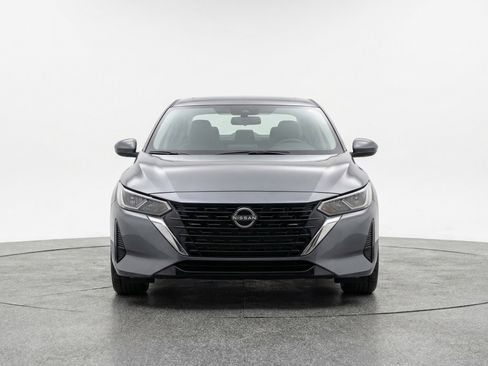 Used 2025 Nissan Sentra SV image 2
