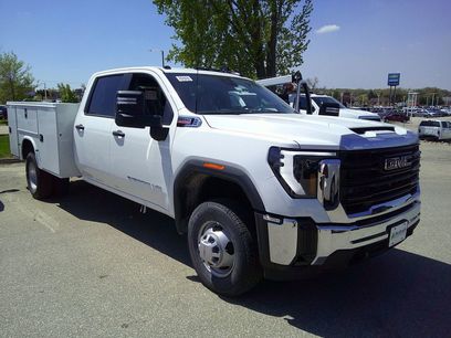 New 2025 GMC Sierra 3500 Pro w/ Convenience Package