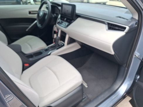 Used 2023 Toyota Corolla Cross L FWD image 31