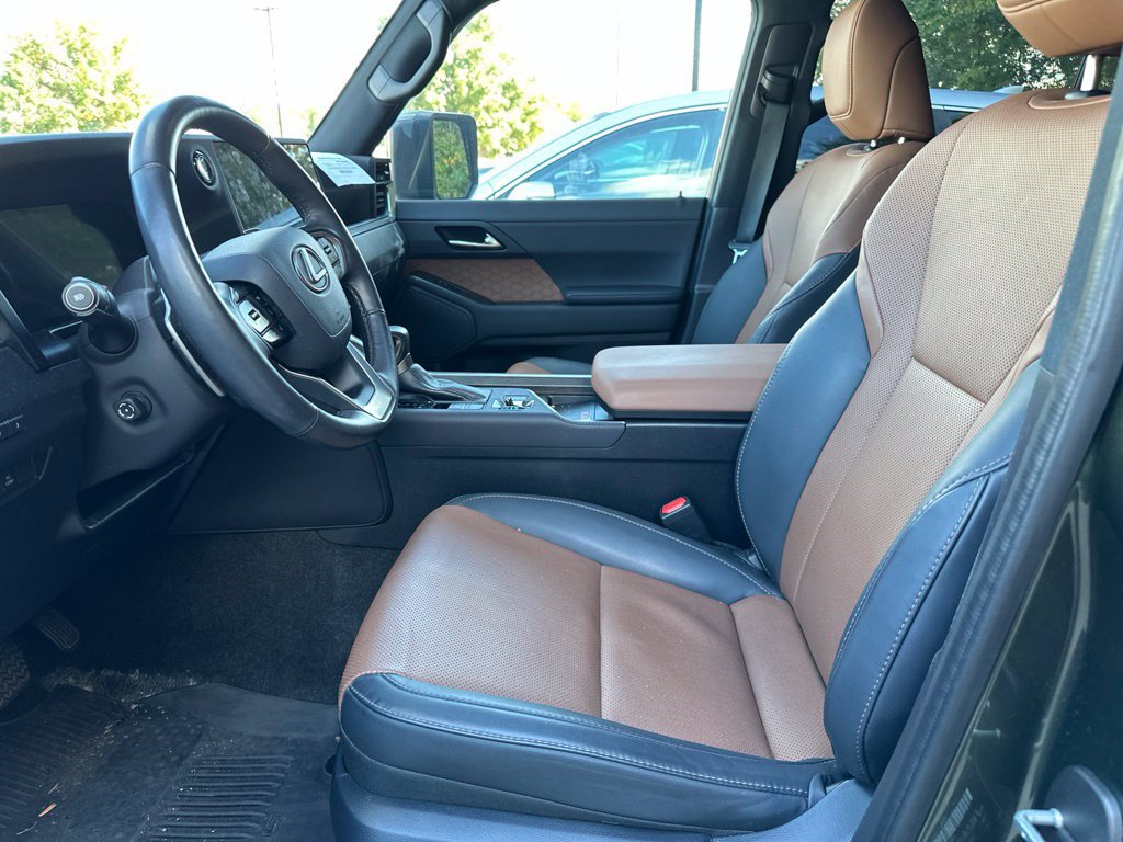 Used 2024 Lexus GX 550 w/ Accessory Package (2T) AWD/4WD image 4