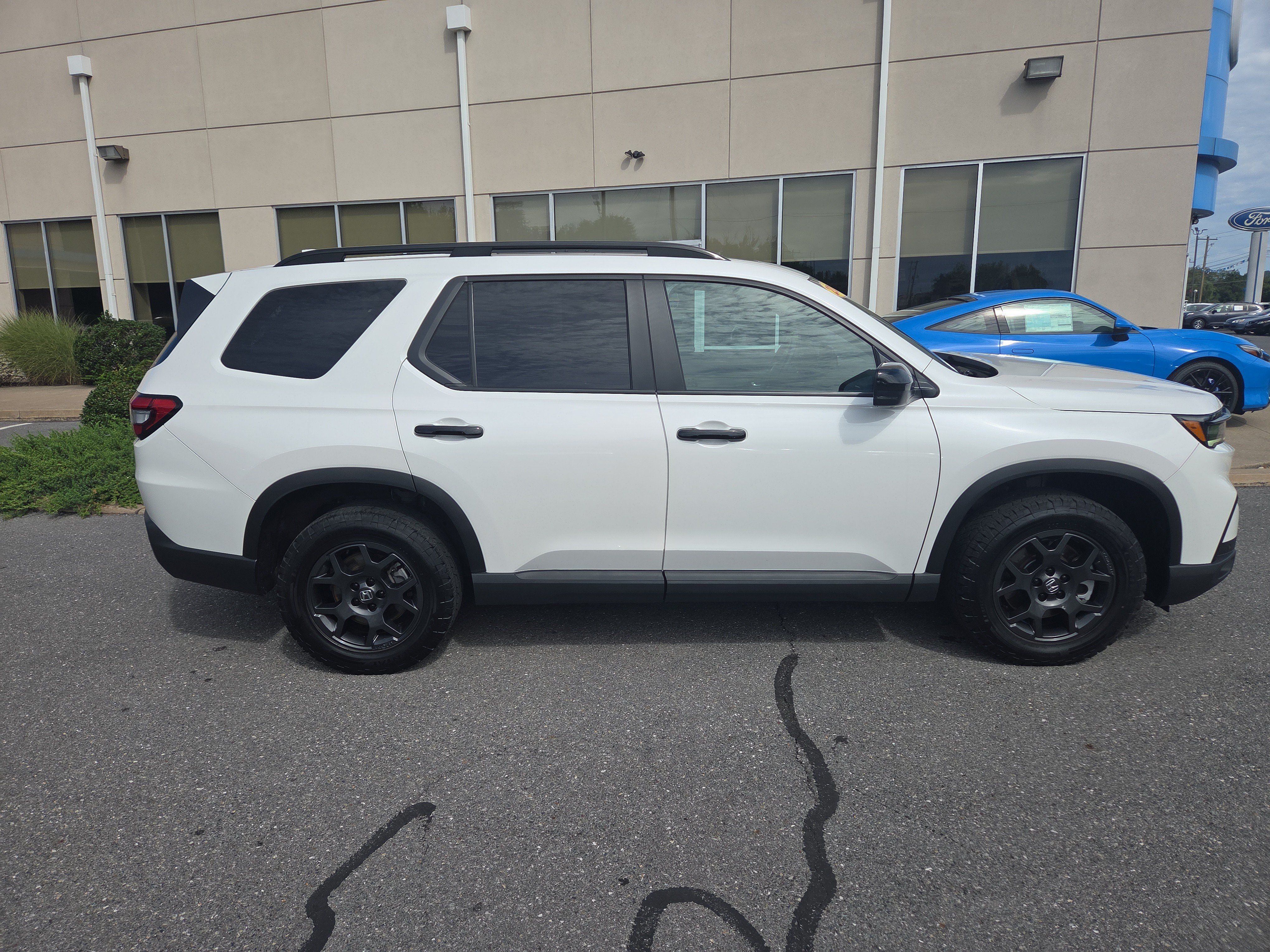 Used 2024 Honda Pilot TrailSport image 2