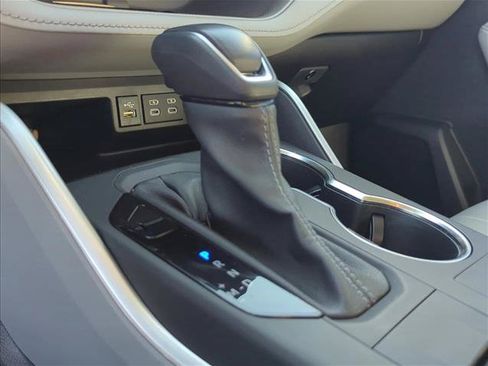 Used 2023 Toyota Highlander XLE FWD image 22