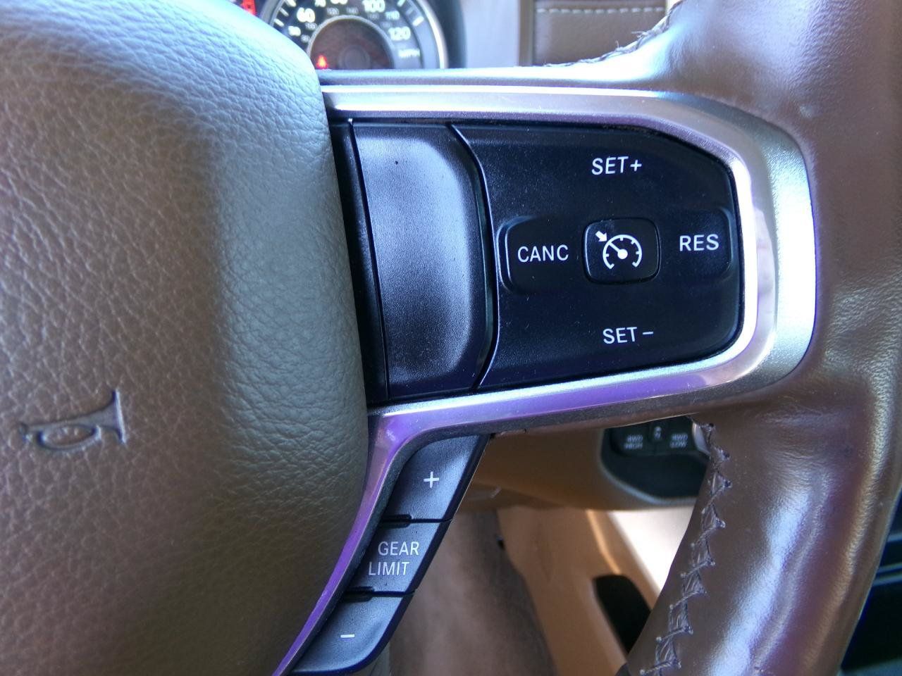 Used 2019 RAM 1500 Laramie AWD/4WD image 23
