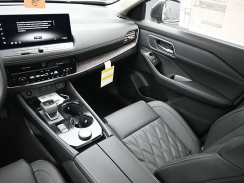 New 2026 Nissan Rogue Platinum w/ Platinum Premium Package image 13