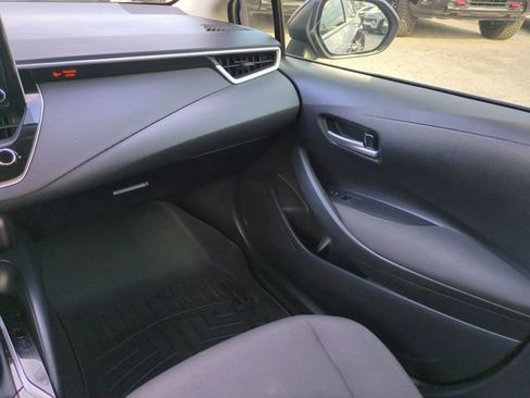 Used 2021 Toyota Corolla LE image 18