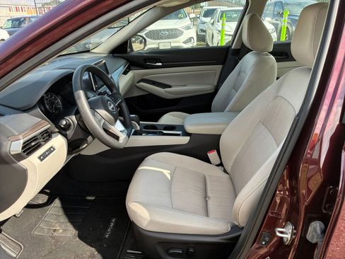 Used 2025 Nissan Altima 2.5 SV FWD image 22