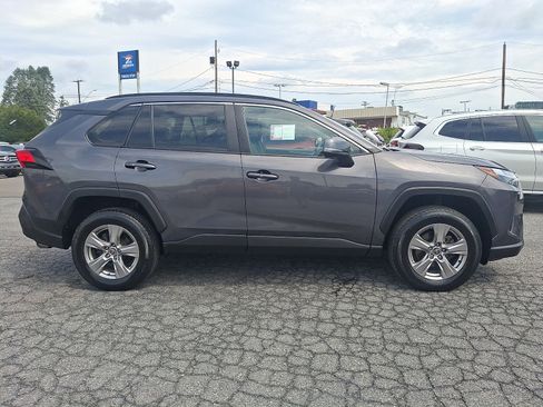 Used 2022 Toyota RAV4 XLE AWD/4WD image 7