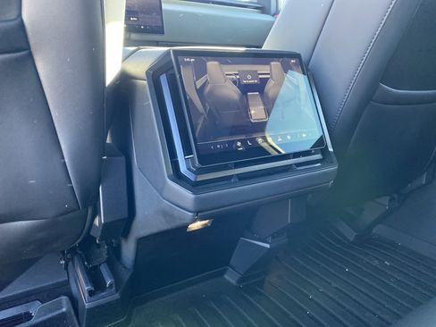 Used 2024 Tesla Cybertruck AWD Crew Cab image 23