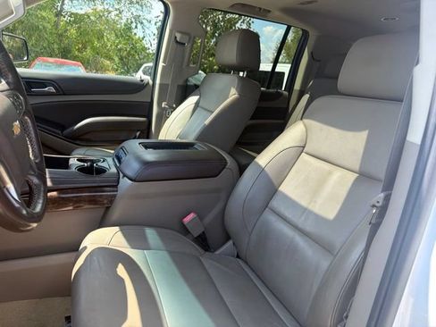 Used 2016 Chevrolet Suburban LT w/ Luxury Package RWD image 17