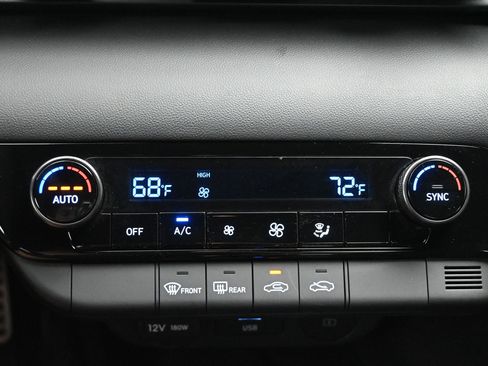 Used 2025 Hyundai Elantra Sport FWD image 17