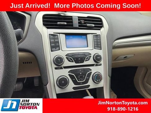 Used 2015 Ford Fusion SE FWD image 10