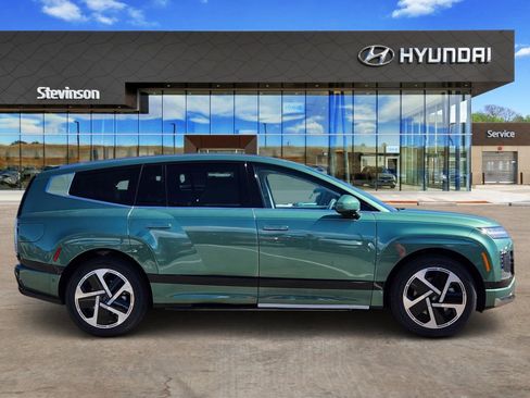 New 2026 Hyundai Ioniq 9 Calligraphy w/ Tow & Go Package AWD/4WD image 4
