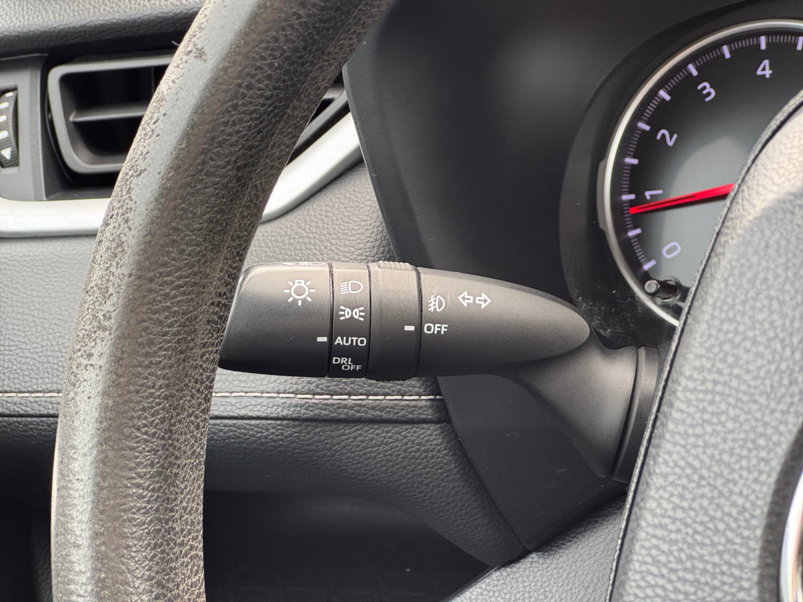 Used 2021 Toyota RAV4 XLE FWD image 19