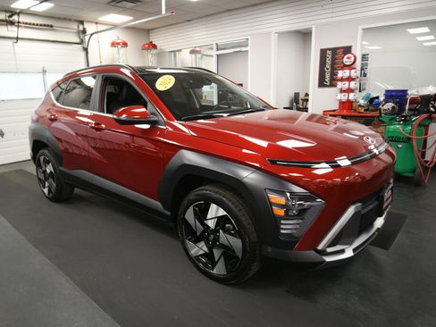 Used 2024 Hyundai Kona Limited AWD/4WD image 2