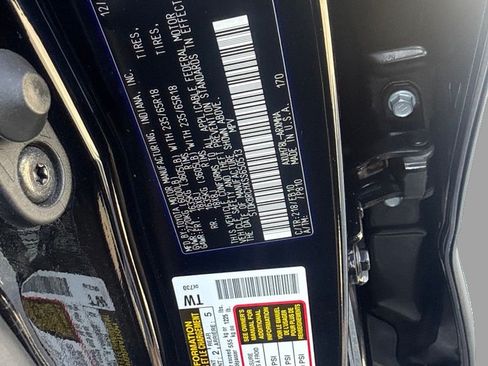 Used 2025 Toyota Highlander XLE AWD/4WD image 33