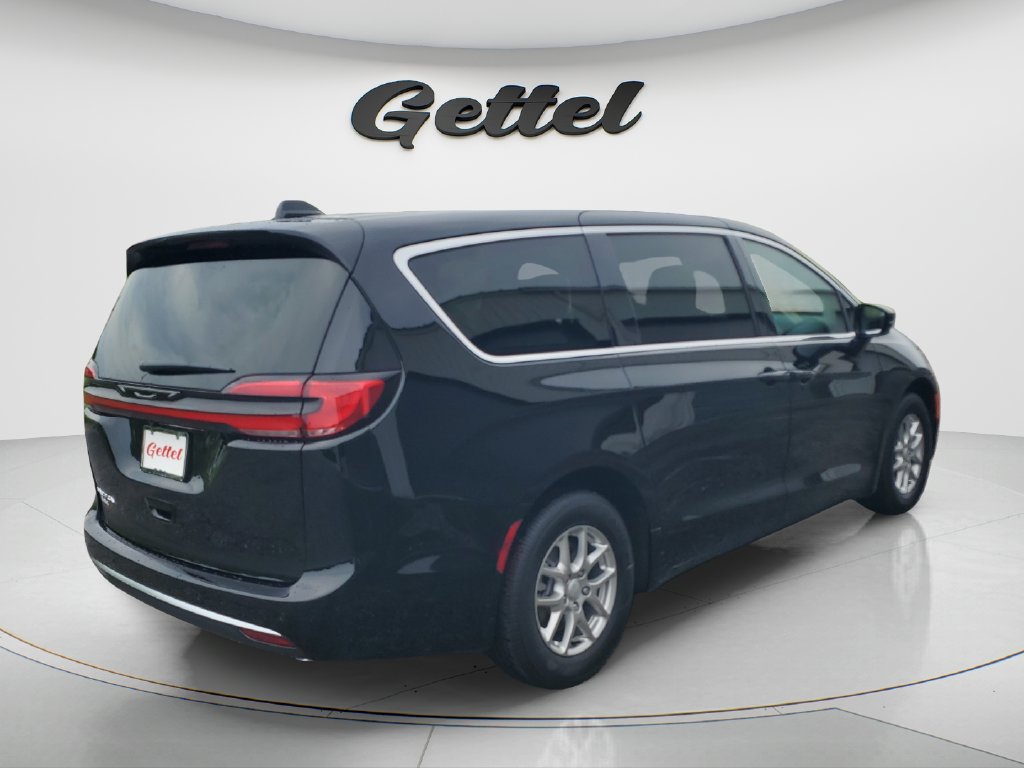 New 2027 Chrysler Pacifica Select FWD image 5