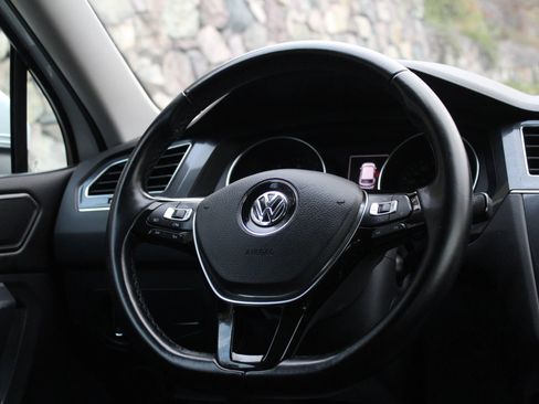 Used 2018 Volkswagen Tiguan SE w/ 3rd Row Seat Package image 21