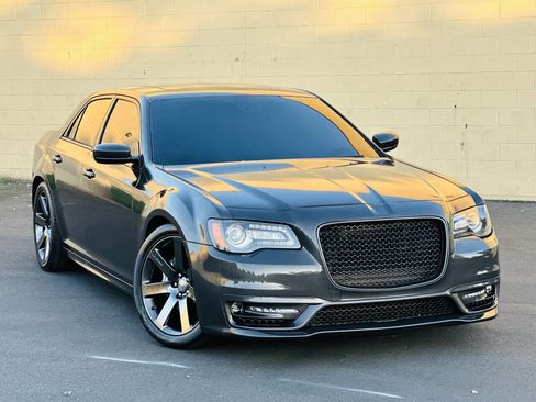 Used 2014 Chrysler 300 SRT8 w/ Leather Interior Group RWD image 1