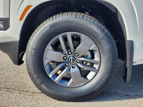 Certified 2025 Nissan Frontier SV w/ SV Convenience Package RWD image 7