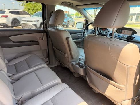 Used 2011 Honda Odyssey Touring Elite image 16