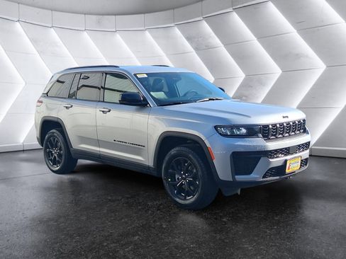 New 2026 Jeep Grand Cherokee Altitude AWD/4WD image 8