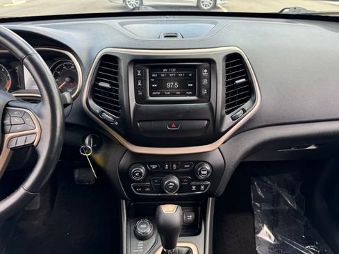 Used 2015 Jeep Cherokee Latitude w/ Cold Weather Group AWD/4WD image 2