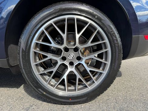 Used 2018 Porsche Macan Sport Edition AWD/4WD image 19