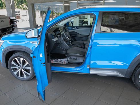 Used 2022 Volkswagen Taos SE FWD image 7