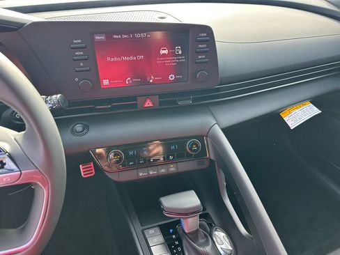 Certified 2025 Hyundai Elantra Sport FWD image 27