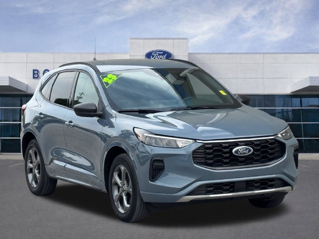 Used 2023 Ford Escape ST-Line w/ Tech Pack #1 AWD/4WD image 2