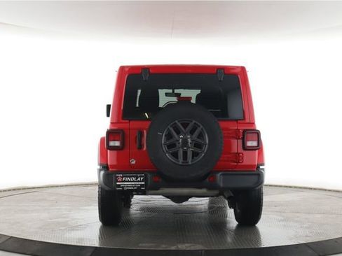 Used 2022 Jeep Wrangler Unlimited Sahara w/ Cold Weather Group AWD/4WD image 11