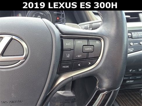 Used 2019 Lexus ES 300h w/ Accessory Package 2 image 28