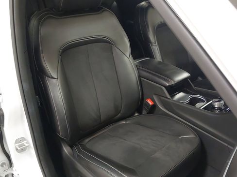 Used 2024 Jeep Grand Cherokee L Laredo image 28