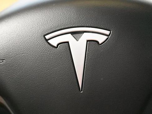 Used 2022 Tesla Model Y Long Range AWD/4WD image 36