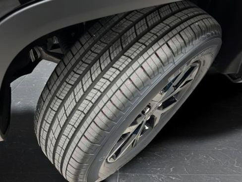 New 2026 Jeep Grand Cherokee Altitude image 30