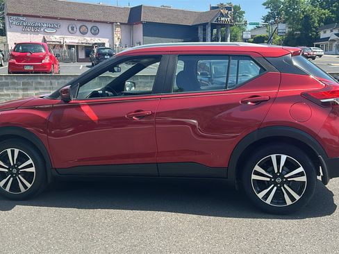 Used 2018 Nissan Kicks SV FWD image 3