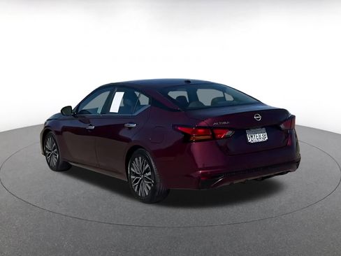 Used 2024 Nissan Altima 2.5 SV image 10