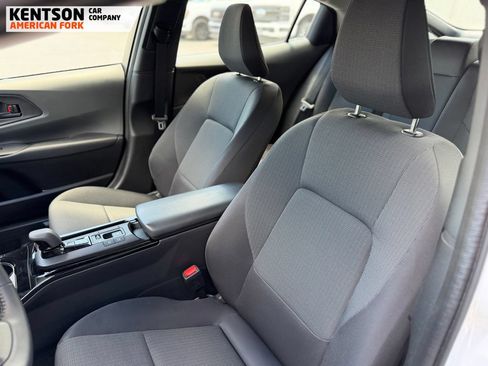 Used 2026 Toyota Prius LE FWD image 27