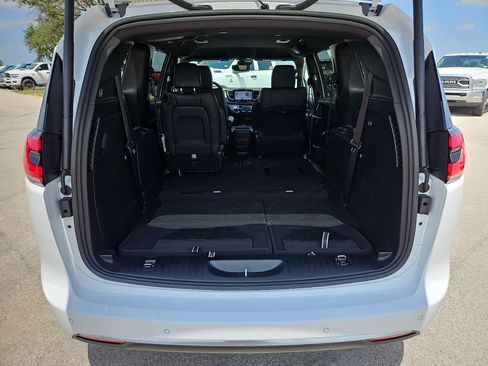 New 2027 Chrysler Pacifica Select FWD image 15