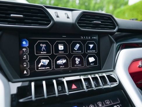 Used 2019 Lamborghini Urus image 23
