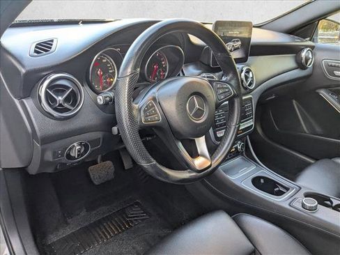 Used 2019 Mercedes-Benz GLA 250 4MATIC image 10