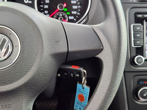 Used 2012 Volkswagen Golf 4-Door FWD image 19